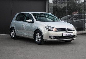Подержанный автомобиль Volkswagen Golf Hatchback 2012 года (3 фото)