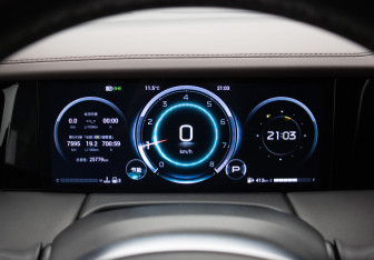 Подержанный автомобиль GAC M8 2023 года (11 фото)