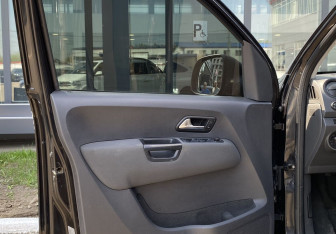 Подержанный автомобиль Volkswagen Amarok 2011 года (17 фото)