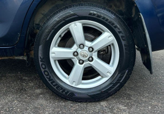 Подержанный автомобиль Toyota RAV4 2007 года (16 фото)