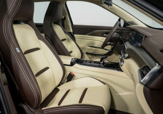 Подержанный автомобиль FAW Bestune T77 2022 года (6 фото)