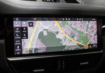 Подержанный автомобиль Porsche Cayenne 2020 года (23 фото)