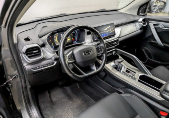 Подержанный автомобиль Geely Coolray 2022 года (16 фото)