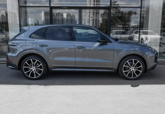 Подержанный автомобиль Porsche Cayenne 2018 года (3 фото)