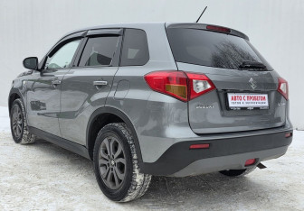 Подержанный автомобиль Suzuki Vitara 2016 года (7 фото)