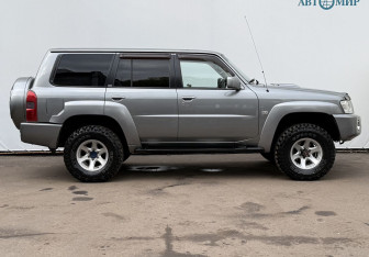 Подержанный автомобиль Nissan Patrol 2008 года (4 фото)