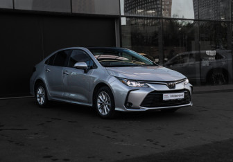 Подержанный автомобиль Toyota Corolla Sedan 2022 года (3 фото)