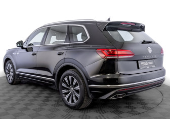 Подержанный автомобиль Volkswagen Touareg 2019 года (7 фото)