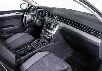 Подержанный автомобиль Volkswagen Passat Sedan 2016 года (8 фото)