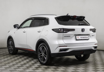 Подержанный автомобиль Changan UNI-S 2024 года (7 фото)