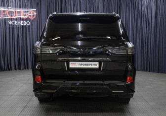 Подержанный автомобиль Lexus LX 2020 года (6 фото)