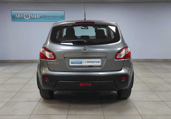 Подержанный автомобиль Nissan Qashqai 2013 года (6 фото)