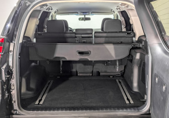 Подержанный автомобиль Toyota Land Cruiser Prado 2019 года (10 фото)