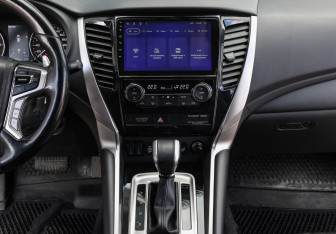 Подержанный автомобиль Mitsubishi Pajero Sport 2019 года (14 фото)
