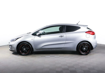 Подержанный автомобиль Kia Ceed Hatchback 2014 года (3 фото)