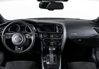 Подержанный автомобиль Audi A5 Coupe 2016 года (17 фото)