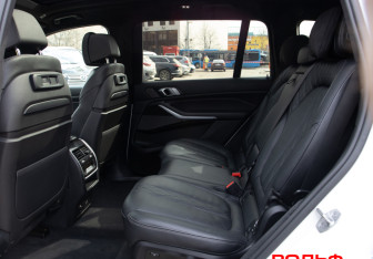 Подержанный автомобиль BMW X7 2020 года (8 фото)