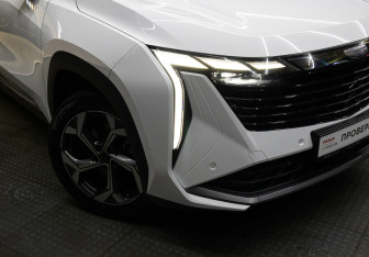 Подержанный автомобиль Geely Atlas 2024 года (23 фото)