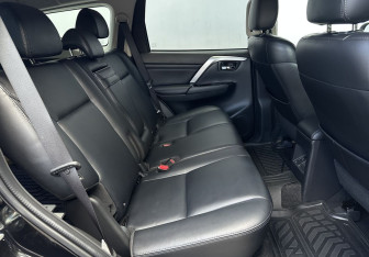 Подержанный автомобиль Mitsubishi Pajero Sport 2022 года (14 фото)