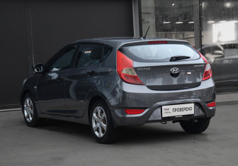 Подержанный автомобиль Hyundai Solaris Hatchback 2011 года (7 фото)