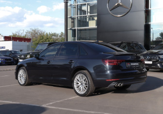 Подержанный автомобиль Audi A4 Sedan 2018 года (7 фото)
