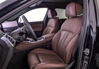 Подержанный автомобиль BMW X6 2025 года (19 фото)
