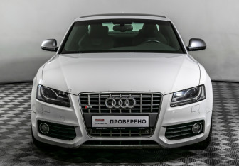 Подержанный автомобиль Audi S5 Coupe 2009 года (2 фото)