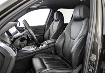 Подержанный автомобиль BMW X5 2021 года (20 фото)