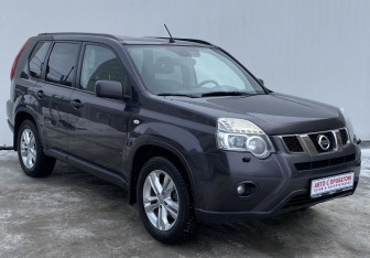 Подержанный автомобиль Nissan X-Trail 2014 года (3 фото)