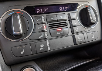 Подержанный автомобиль Audi Q3 2017 года (20 фото)