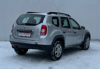Подержанный автомобиль Renault Duster 2014 года (5 фото)