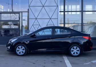 Подержанный автомобиль Hyundai Solaris Sedan 2016 года (8 фото)