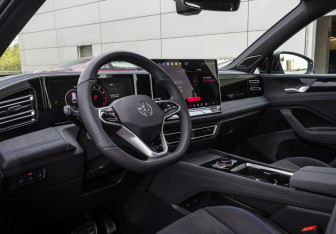 Подержанный автомобиль Volkswagen Tiguan 2025 года (11 фото)