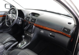 Подержанный автомобиль Toyota Avensis Sedan 2005 года (6 фото)