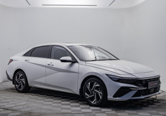 Подержанный автомобиль Hyundai Elantra Sedan 2023 года (7 фото)