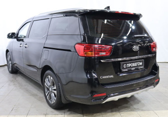 Подержанный автомобиль Kia Carnival 2018 года (6 фото)