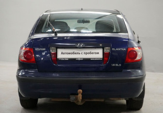 Подержанный автомобиль Hyundai Elantra Sedan 2006 года (6 фото)