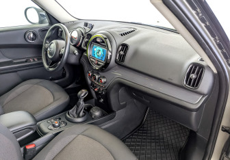 Подержанный автомобиль MINI Countryman 2018 года (11 фото)