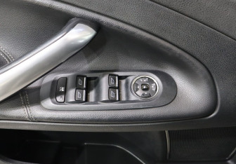 Подержанный автомобиль Ford Mondeo Sedan 2007 года (10 фото)