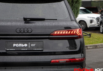 Подержанный автомобиль Audi Q7 2019 года (19 фото)