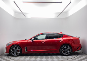 Подержанный автомобиль Kia Stinger 2019 года (8 фото)