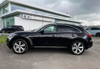 Подержанный автомобиль Infiniti QX70 2017 года (8 фото)