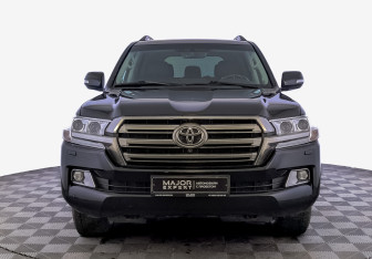 Подержанный автомобиль Toyota Land Cruiser Suv 2016 года (2 фото)