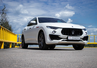 Подержанный автомобиль Maserati Levante 2016 года (3 фото)