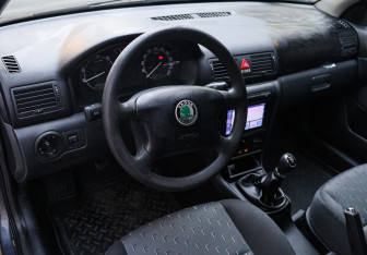 Подержанный автомобиль Skoda Octavia Liftback 2008 года (10 фото)