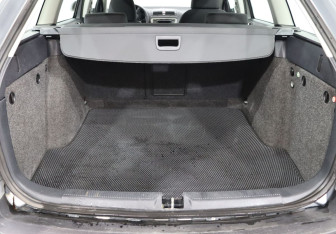 Подержанный автомобиль Skoda Octavia Wagon 2012 года (23 фото)