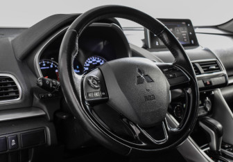 Подержанный автомобиль Mitsubishi Eclipse Cross 2018 года (13 фото)