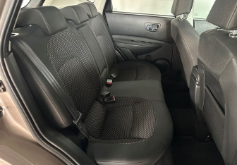 Подержанный автомобиль Nissan Qashqai 2009 года (10 фото)