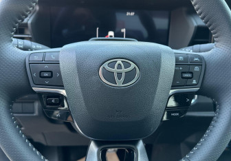 Новый Toyota Camry Sedan 2025 (7 фото)