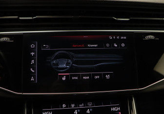 Подержанный автомобиль Audi Q8 2019 года (19 фото)
